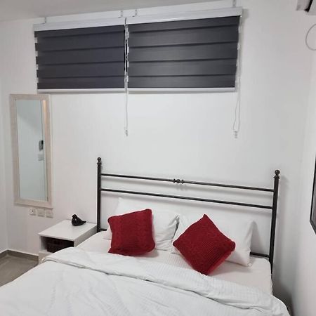 Appartement דירת זוּגַג מפנקת עם מרפסת משגעת ונוף למפרץ. à Eilat Extérieur photo