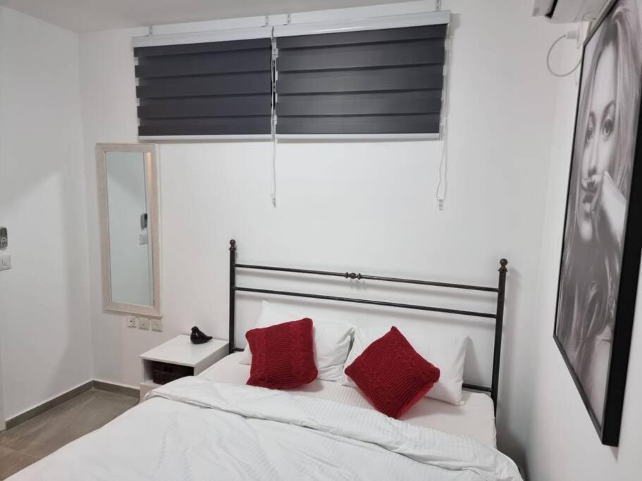 Appartement דירת זוּגַג מפנקת עם מרפסת משגעת ונוף למפרץ. à Eilat Extérieur photo