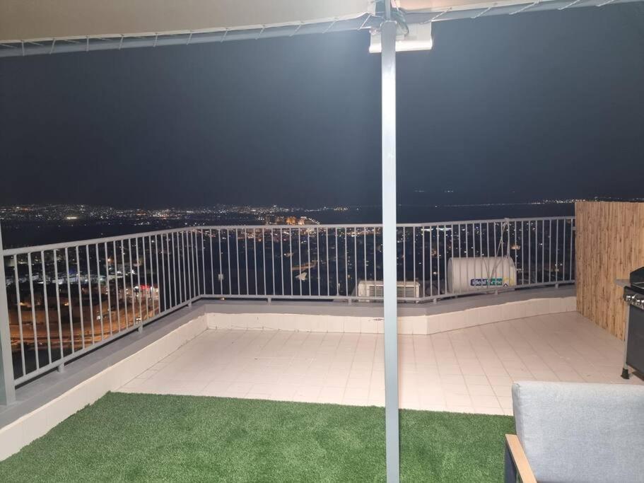 Appartement דירת זוּגַג מפנקת עם מרפסת משגעת ונוף למפרץ. à Eilat Extérieur photo