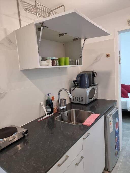 Appartement דירת זוּגַג מפנקת עם מרפסת משגעת ונוף למפרץ. à Eilat Extérieur photo